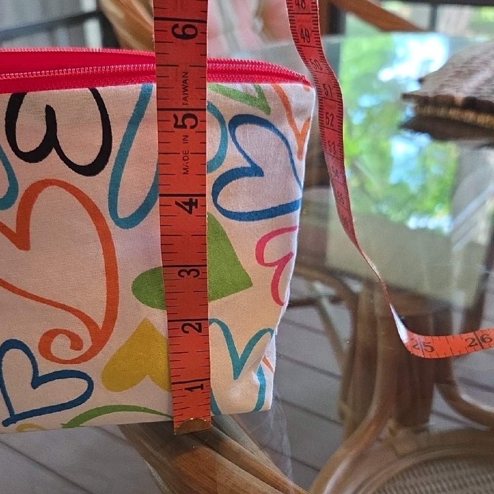 Colorful Heart Pattern Pouch - Picture 5 of 5